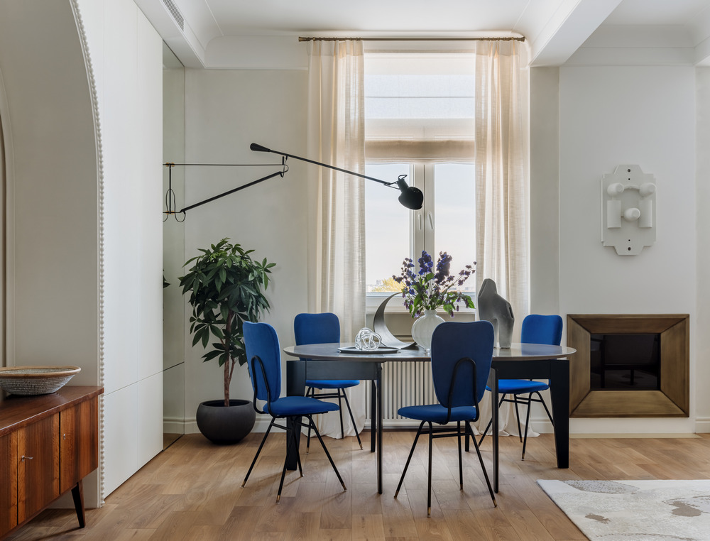 Аксессуары ADJ в одной из самых знаменитых московских сталинок.