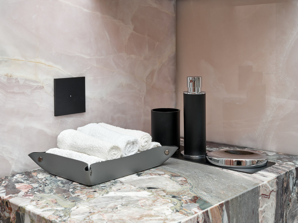 Сотрудничество ADJ & Colombo